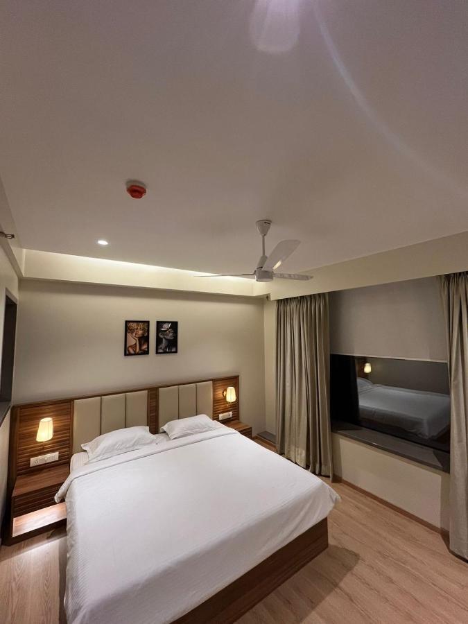 Hotel Krystal Sangli Экстерьер фото