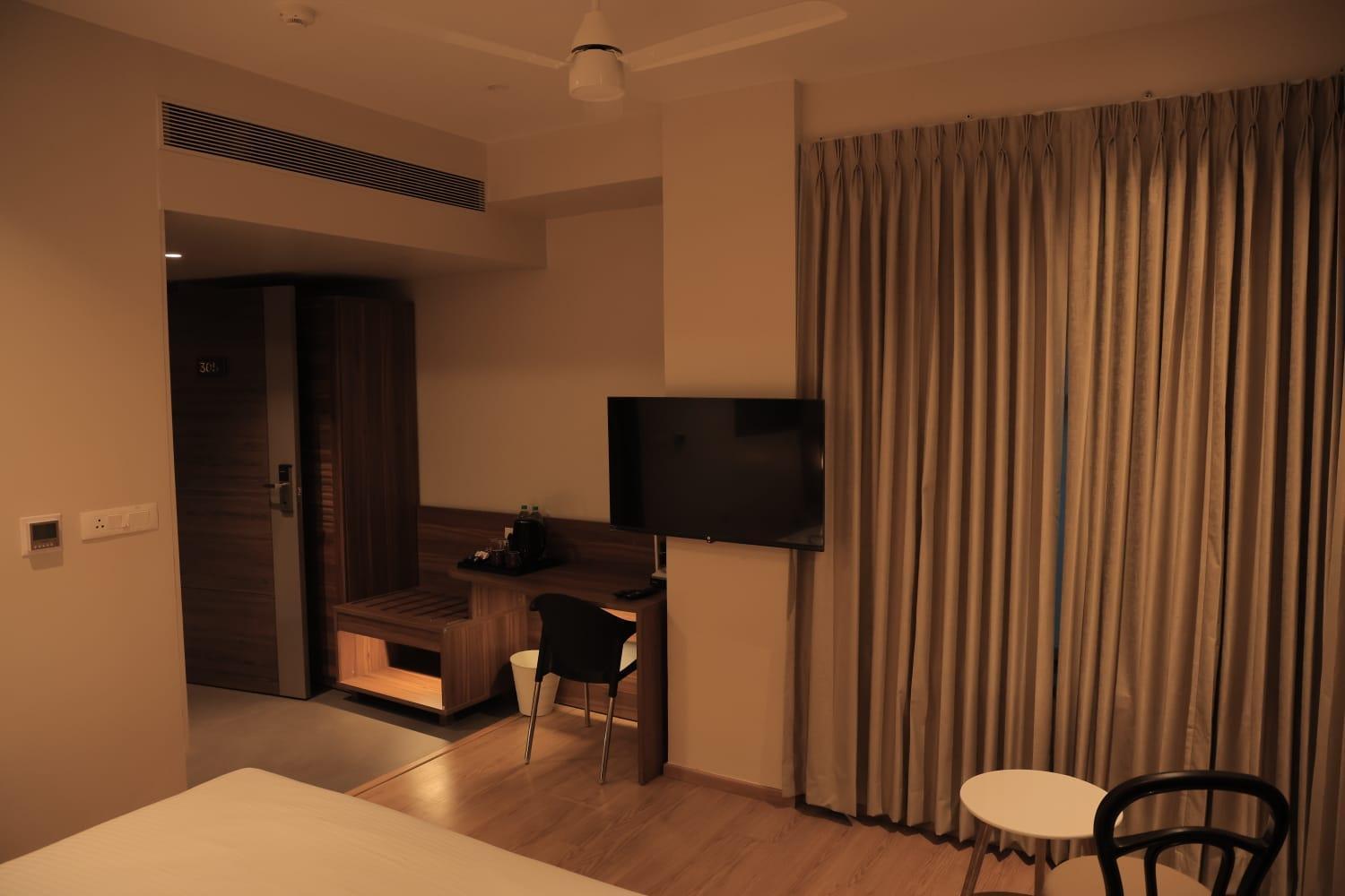 Hotel Krystal Sangli Экстерьер фото